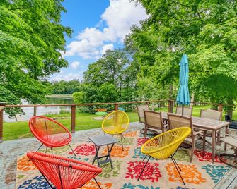 Cabin on Pearl Lake minutes from DL - Detroit Lakes - Patio