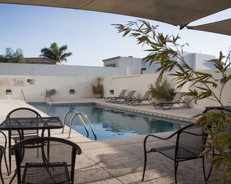 Hampton Inn by Hilton Ciudad Victoria - Ciudad Victoria - Zwembad