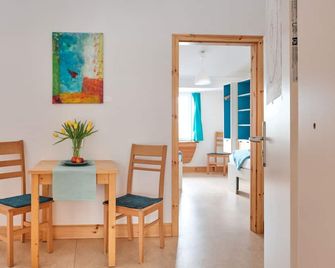 Twin Room 4 - turquoise - Holiday on the organic farm - Schwerin - Comedor