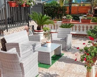 H.ave - Pompeya - Patio