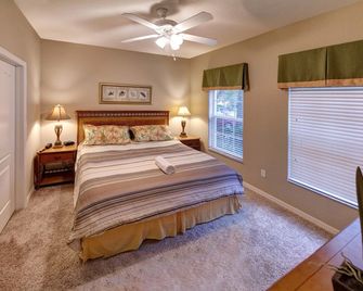 Cozy Townhome near Orlando's Themeparks with private Jacuzzi & heated Pool - Kissimmee - Schlafzimmer