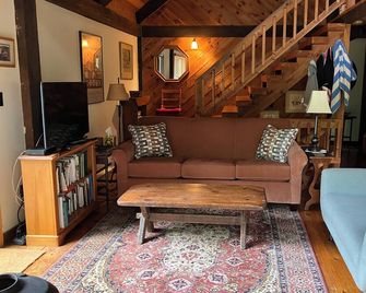 Copake Lake Rustic All-Season 3 Bdrm, 2 Bath Home with Lake Rights - Hillsdale - Living room