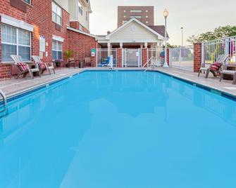 TownePlace Suites by Marriott Minneapolis West/St. Louis Park - Saint Louis Park - Zwembad