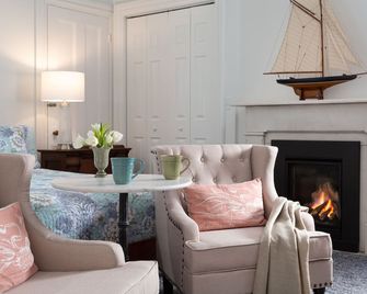 Admiral Sims House on Catherine St and Mill St - ניופורט - סלון
