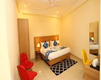 Aanya Suites - Noida - Slaapkamer