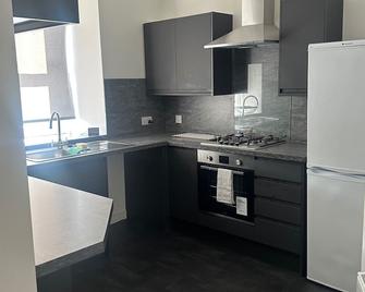 Central 3-Bed Seaside Apartment - Sleeps 5 - Arbroath - Cucina