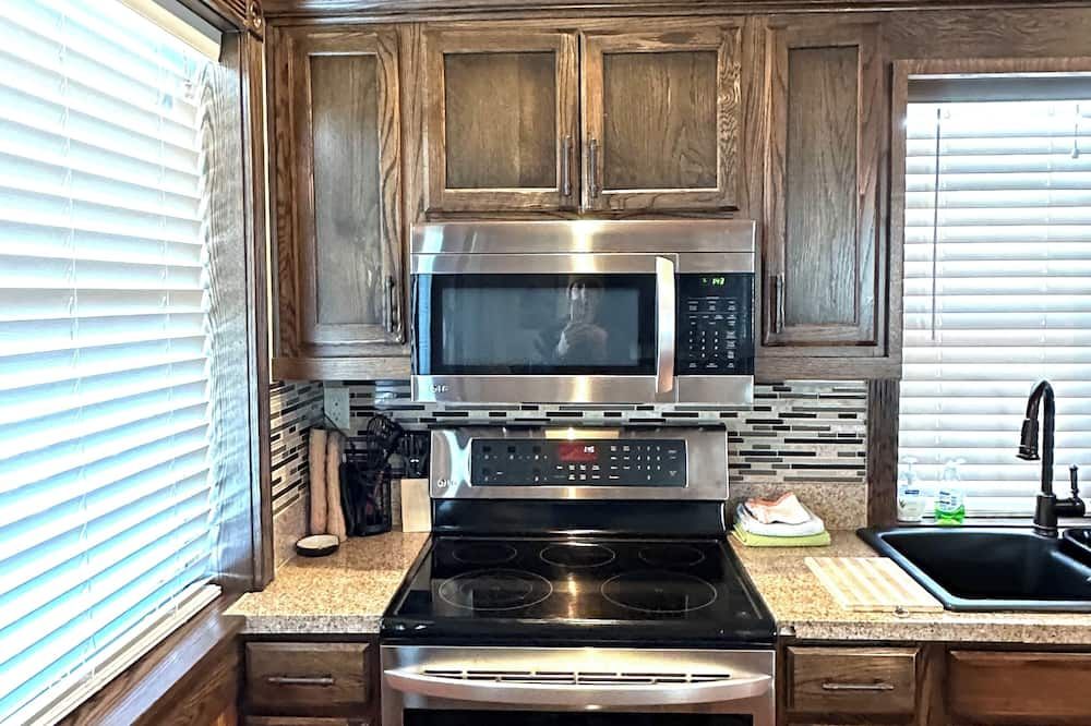 Beautiful Luxury Cabin near Two Medicine Lake - איסט גלשייר פארק - מטבח