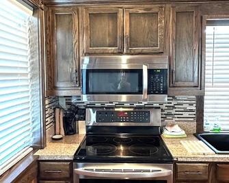 Beautiful New Luxury Cabin On Large Private Lot - East Glacier Park - Cuisine