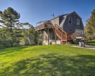 Boothbay Apt with Furnished Deck about 1 Mi to Bay - Boothbay Harbor - Building