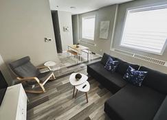 Premium 2-bed Condo Uptown Saint John Parking Coffee Location - Saint John - Phòng khách