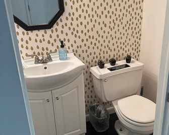 Boiler Bungalow - Entire 3 King Bed home! - West Lafayette
