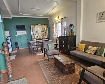 Hr Windsong Homestay - Mussoorie - Living room