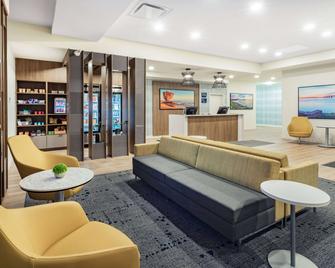 Microtel Inn and Suites by Wyndham Summerside - Summerside - Lounge