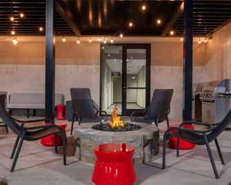 Home2 Suites by Hilton Jacksonville Downtown - ג'קסונוויל - פטיו
