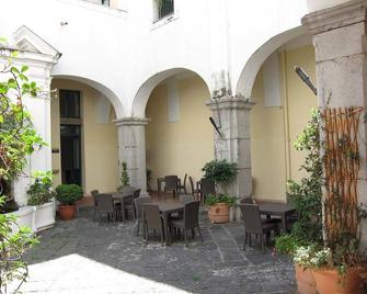 Ostello Ave Gratia Plena - Hostel - Salerno - Innenhof