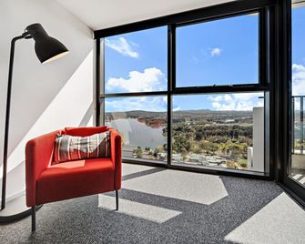 Chic 1-Bed with Stunning Lake View & Indoor Pool - Belconnen - Balcony