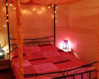 Oriental-style apartment, cosy, quiet, on the edge of the forest, near the ocean - Mimizan - Chambre