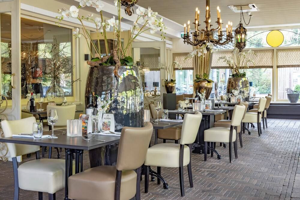 Retreat with Free Parking and Hiking Access Near Theater & Congres Orpheus - Apeldoorn - Restaurant