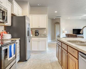 Beautiful Views of Stars & Mtns! Littlefield Home - Littlefield - Kitchen