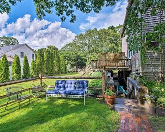 Marthas Vineyard Apt about 1 Mile to Inkwell Beach! - Oak Bluffs - Patio