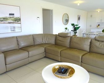 Marina Belle - Wallaroo - Living room