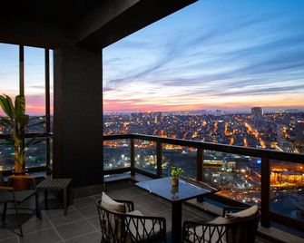 G Tower Furnished Apartment Rentals - Estambul - Balcón