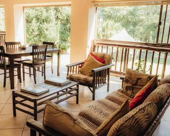 Blue Hills Lodge - Johannesburg - Living room