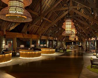 شيراتون نيو كاليندونيا ديفا سبا آند جولف سبورت - بورايل - بار