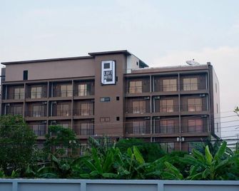 Pj Loft Hotel - Lop Buri - Edificio