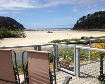Luxury Oceanfront Townhome with Panoramic View at Proposal Rock! - Neskowin - Balcón