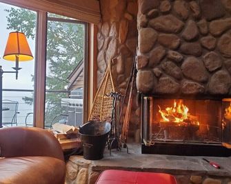 Lake Superior Lakehome with stunning views - Two Harbors - Sala de estar