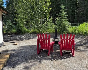 Cozy single room bunk house style cabin with detached full washroom - Hinton - Patio