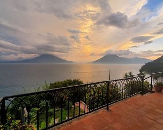 Best View In The World. - Santa Cruz La Laguna - Balcón