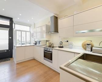 Delightful period warehouse conversion. - London - Kitchen