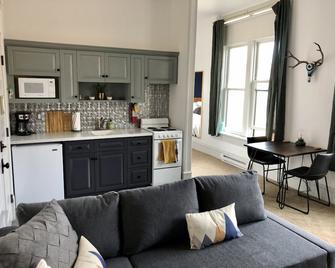 Tenderfoot Loft - Downtown - Inside Historic Palace Hotel - Salida - Kitchen