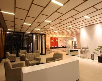 Helios Hotel & Convention - Watampone - Lobby