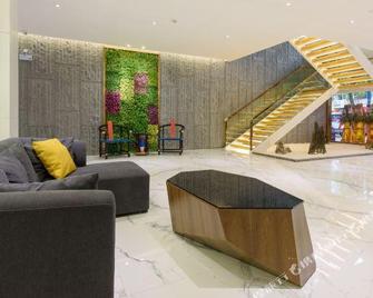Dreamer Joker Hotel (Chaozhou Guangjiqiao Paifang Street Bus Terminal) - Chaozhou - Lobby