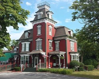 Garfield Inn Port Austin - 2 Bedroom with en suite - Port Austin - Building