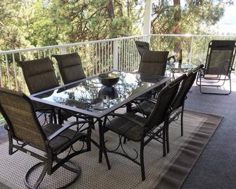 Fantastic Lake Views! Complimentary Wine! What More Could You Ask For?! - Naramata - Balcony