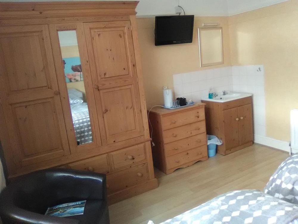 Anchor B&B . Rhyl Hotel Deals & Reviews - KAYAK