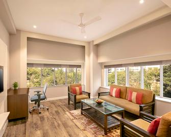 Country Inn & Suites By Radisson Jammu - Jammu - Wohnzimmer