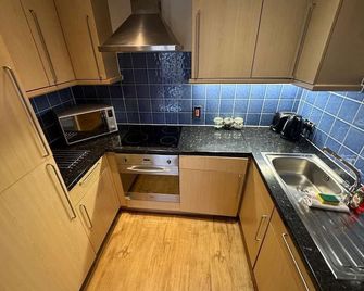 City Centre 1 Bed Apartment - Bristol - Kitchen
