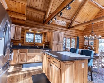 Cabin close to the Lake, Sleeps 8 - Panguitch - Kitchen