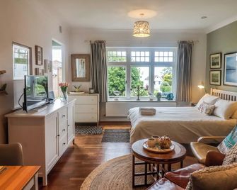 The Apartment at Queen Anne's Lodge - Lyme Regis - Schlafzimmer