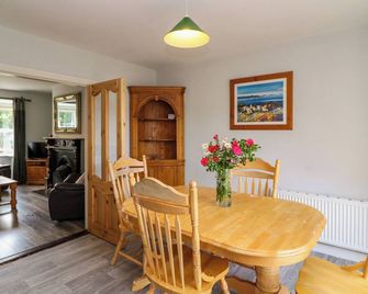 23 COIS CAOL, pet friendly, with a garden in Skibbereen, County Cork - Skibbereen - Dining room