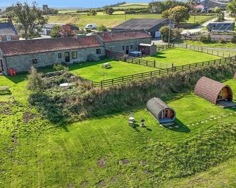 Stable Cottage - Scarborough - Outdoor view