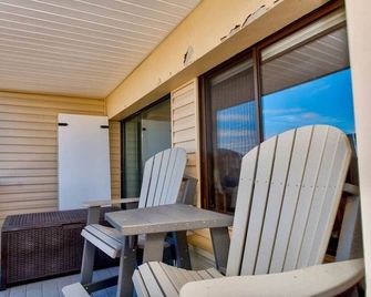 Adorable Cedar Lodge Room with Amazing Lake Views! - Laconia - Balkón