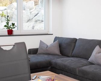 Apartment 'Bantlehof' with Mountain View, Private Terrace and Wi-Fi - Niedereschach - Living room