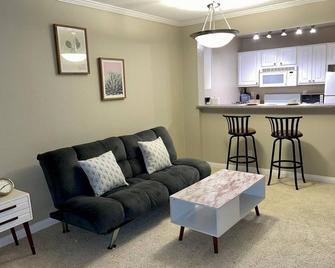 Hollywood Blvd Studio Free Designated Parking & Wifi - Los Angeles - Living room