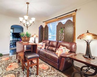 Historic Grandeur Meets Modern Convenience - Pulaski